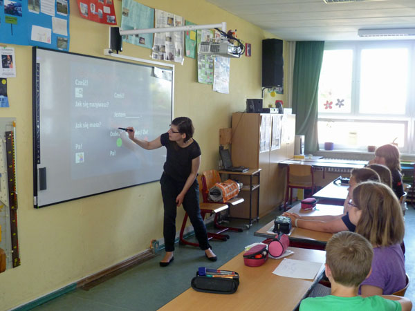 Bei einem Workshop lernte die 5. Klasse erste polnische Worte Bei einem Workshop lernte die 5. Klasse erste polnische Worte